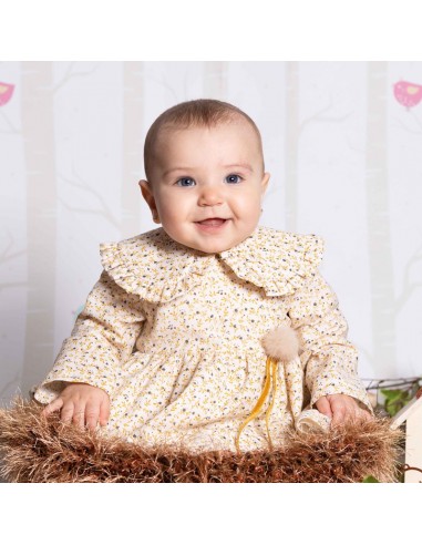 Pattern of baby dress with a collar